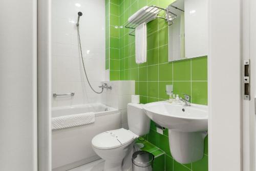 Ванная комната в Orange Hotel