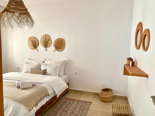 Кровать или кровати в номере Le Vert Panoramique, a green haven with terrace