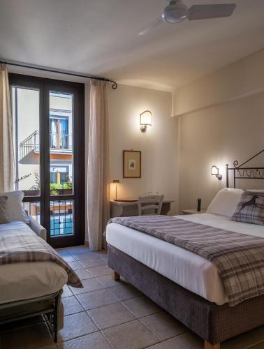 a hotel room with two beds and a balcony at Hotel Il Tiglio in Castel di Sangro