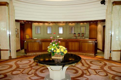 a court room with a table with flowers on it at Dorsett Grand Labuan in Labuan