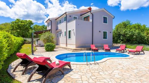 Villa Tara with beautiful heated pool by Villas Gu