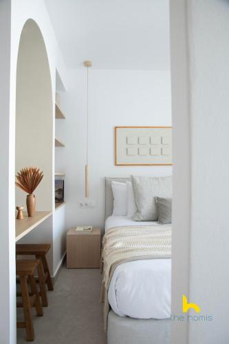 Relaxing Baths & Fireplace Nights Near Acropolis