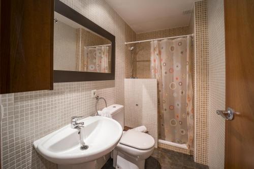 Ένα μπάνιο στο Acogedor apartamento vacacional en La Molina - Alp