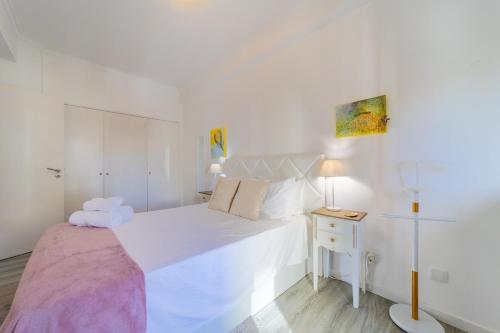 Elegant 2 Bedrooms Apartment with Balconies in Lisbon