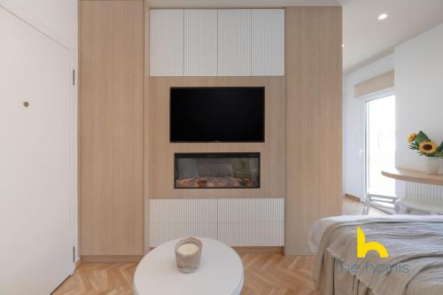 Hideaway near Acropolis, Hammam Shower, Fireplace!