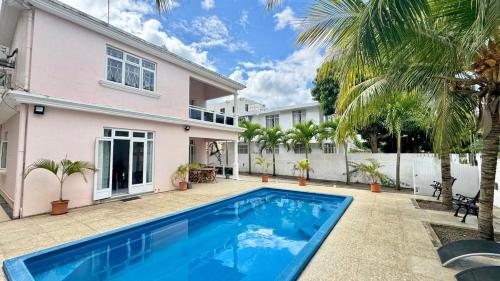 Hồ bơi trong/gần Villa Cocotier Piscine privée et plage à 5 mn à pied