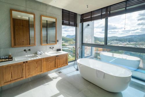 Koupelna v ubytování NTVILLA HỒ XUÂN HƯƠNG Đà Lạt