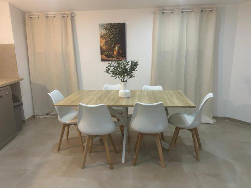 Φωτογραφία από το άλμπουμ του Charmant appartement au centre ville de Cavaillon στο Cavaillon