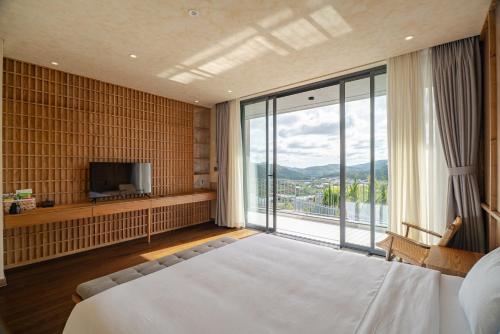 Postel nebo postele na pokoji v ubytování NTVILLA HỒ XUÂN HƯƠNG Đà Lạt