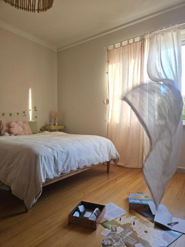 Ένα ή περισσότερα κρεβάτια σε δωμάτιο στο Sarre-Ulysse Refined apartment in Sarreguemines