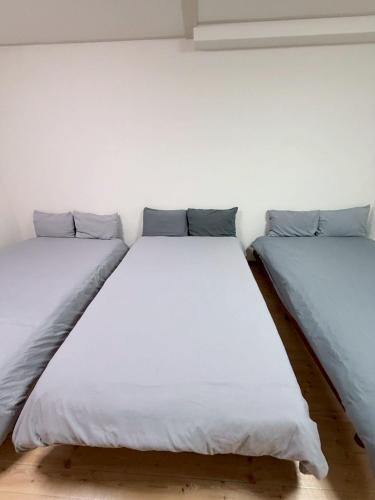 Simple three beds room in center of Osaka
