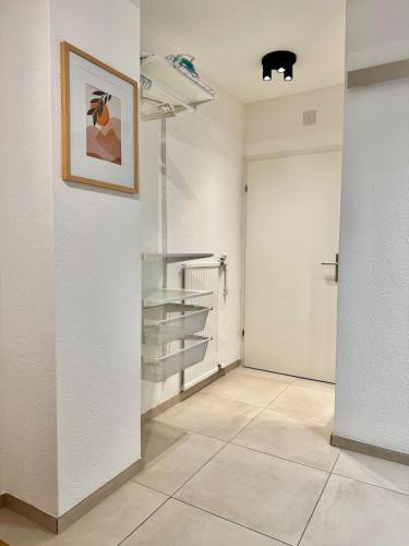a hallway with a door and a tile floor at Studio D'or in Grenchen