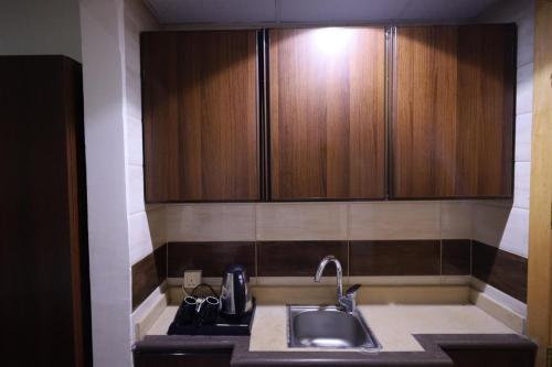 Кухня или мини-кухня в Maysan Al Safa Hotel
