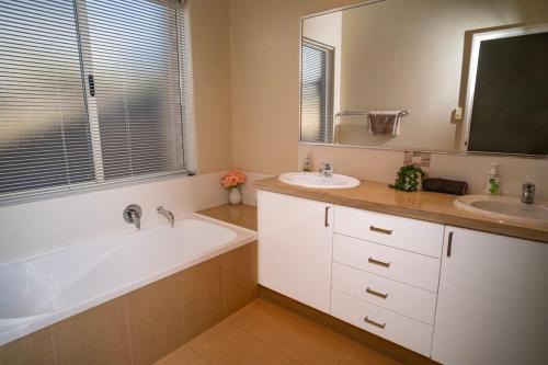 Et badeværelse på Luxury Canal Life OASIS