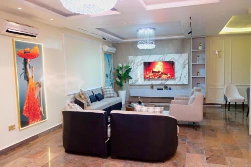 TV a/nebo společenská místnost v ubytování Imperial luxe homes