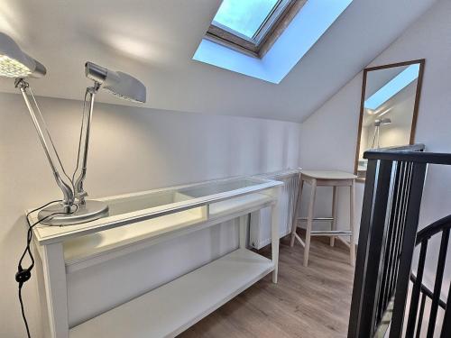 Fotografie z fotogalerie ubytování Small Mezzanine Loft Modern & Bright v destinaci Chelles