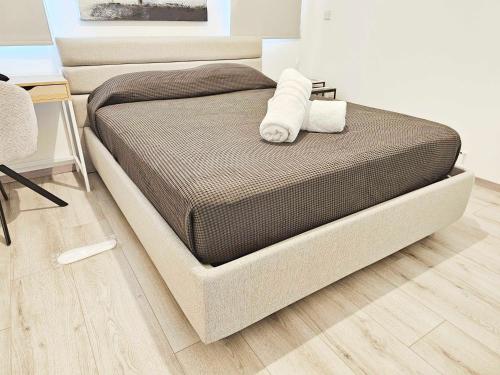 Alexander Residence Trikallon Str في نيقوسيا: سرير به وسادتان في غرفة النوم