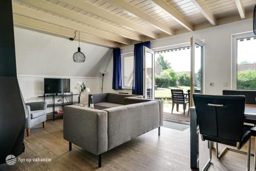 Μια τηλεόραση ή/και κέντρο ψυχαγωγίας στο Familiehuis op een rustig park