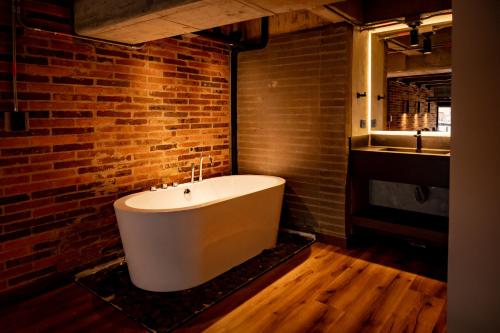 Un baño de Uukam by Bernalo Hotels