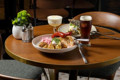 Jídlo v hotelu nebo okolí