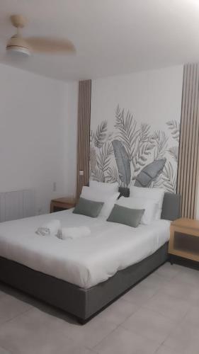 Ένα ή περισσότερα κρεβάτια σε δωμάτιο στο Petit Havre de Paix