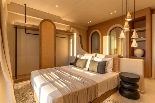 En eller flere senge i et værelse på Atlantic Island Suites