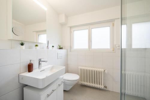 Koupelna v ubytování Twin Rooms with Private Bathroom