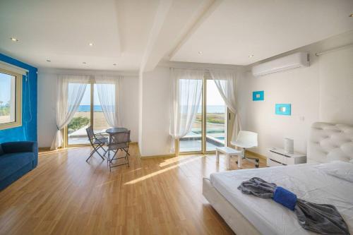 Ένα ή περισσότερα κρεβάτια σε δωμάτιο στο Villa Waves