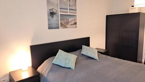 Ένα ή περισσότερα κρεβάτια σε δωμάτιο στο Sea Breeze Apartment