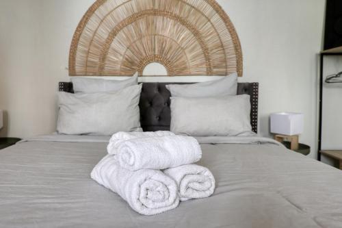 Кровать или кровати в номере Studio 2-ème étage Draguignan