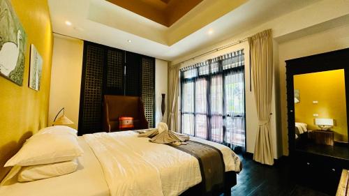 Ένα ή περισσότερα κρεβάτια σε δωμάτιο στο Montra Resort