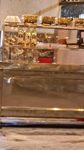 Meshoo & hotel & for ever