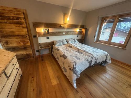 Un pat sau paturi într-o cameră la Appartamento PELMO