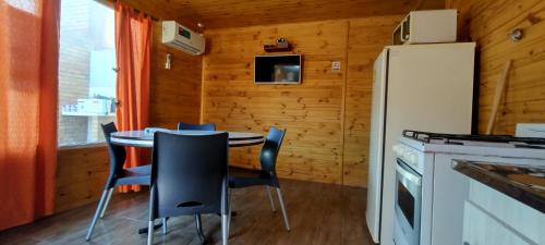 Køkken eller tekøkken på Cabañas Estrella del Este