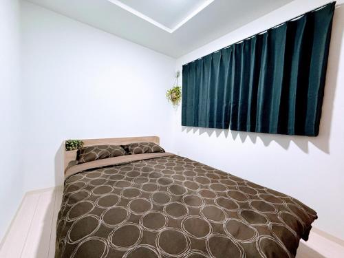 Giường trong phòng chung tại Residence 学園前 -FIX HOME-