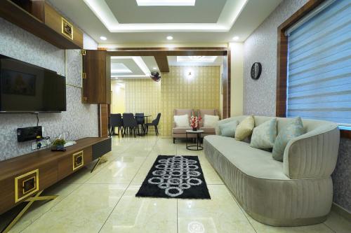 Et tv og/eller underholdning på THOPPIL LAKE RESIDENCY Inn