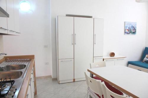 Kuchyň nebo kuchyňský kout v ubytování San Teodoro Living House