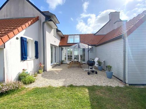 Maison neuve avec WIFI, terrasse, à 700m de la plage à TREGASTEL - Réf 403