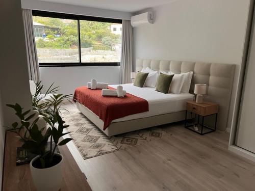 New 3 Bedroom Luxury Family Apartment - Airco, King Size Beds, Fully equipped kitchen, Balcony, Washingmachine, 2 bathrooms, Free parking, Fast Internet, 142m2