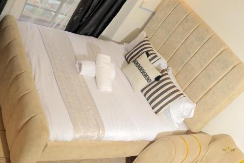 Ένα ή περισσότερα κρεβάτια σε δωμάτιο στο Munawar Homes