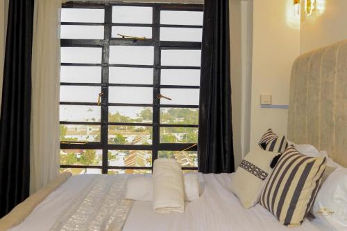 Ένα ή περισσότερα κρεβάτια σε δωμάτιο στο Munawar Homes