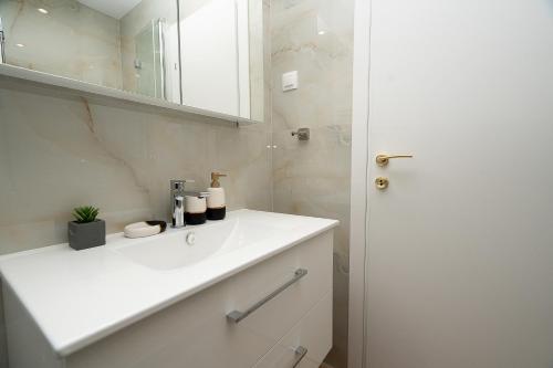 Hephaistion City Escape #dbapartments
