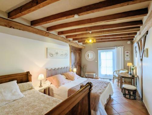 Giường trong phòng chung tại La Tuilerie, Chambre n° 2