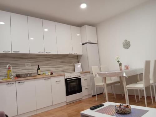 Kuchyň nebo kuchyňský kout v ubytování NoVa apartman - stan na dan