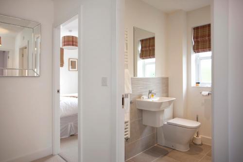 Bathroom sa DBS Serviced Apartments - The Mews