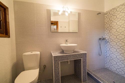 A bathroom at Vicky Studios and Apartments