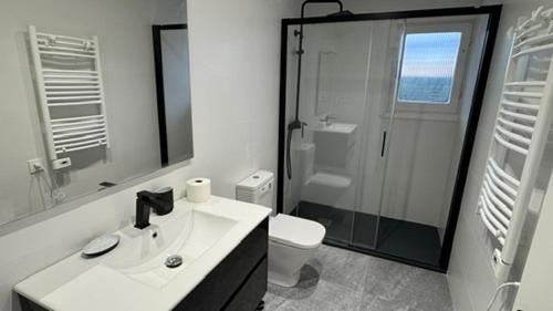 Koupelna v ubytování LAIDA BEACH by Urdaibai Experience