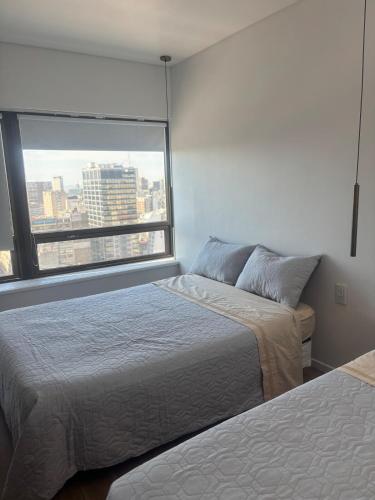 En eller flere senge i et værelse på Hermoso Estudio en el corazón de Buenos Aires