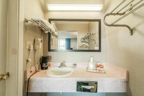 a bathroom with a sink and a mirror at Ozark Junction Inn in Mountain View