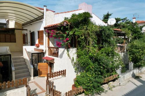 Atlas House Nikiti